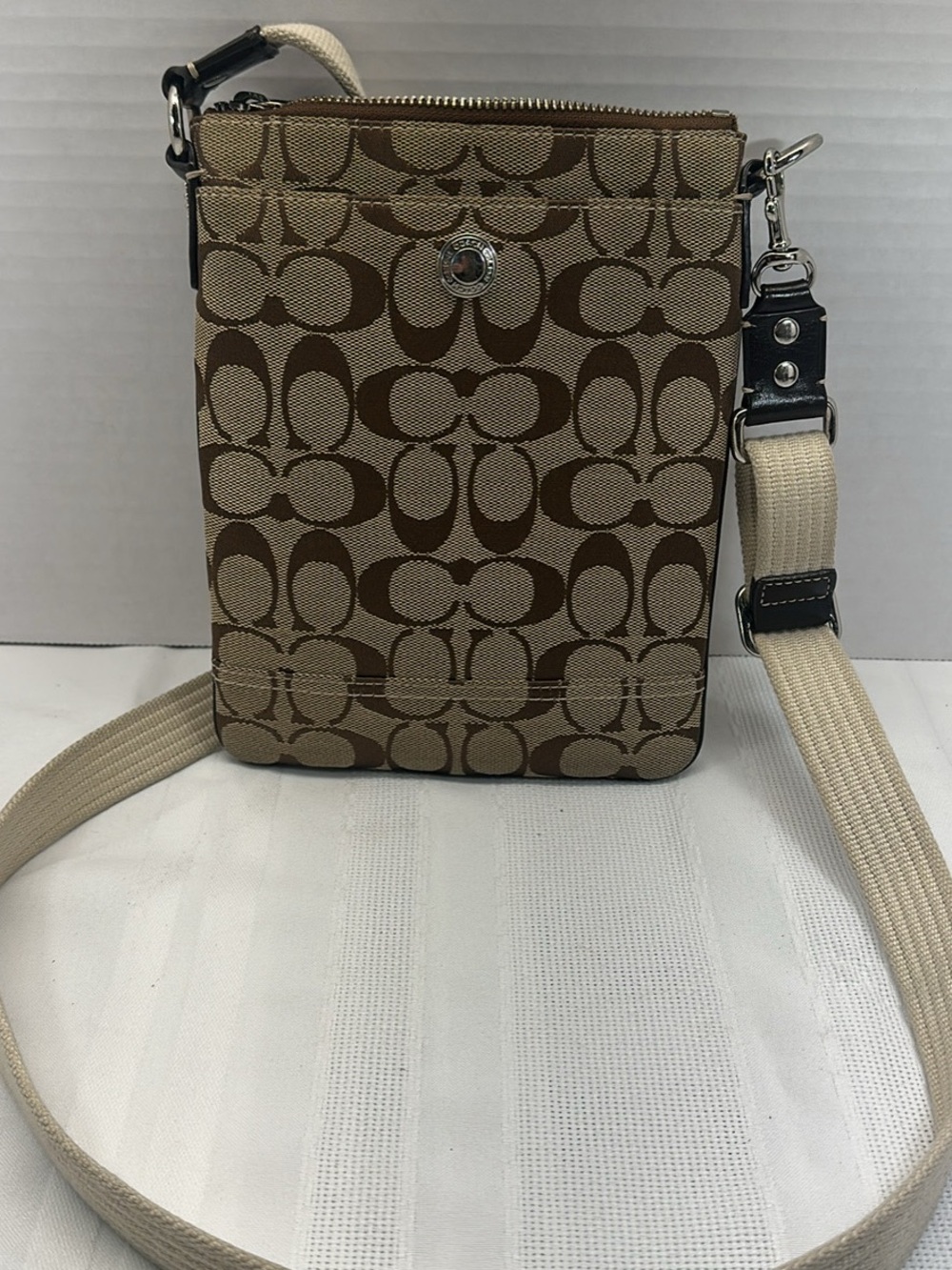 Coach Signature Crossbody (Model No. 10250).